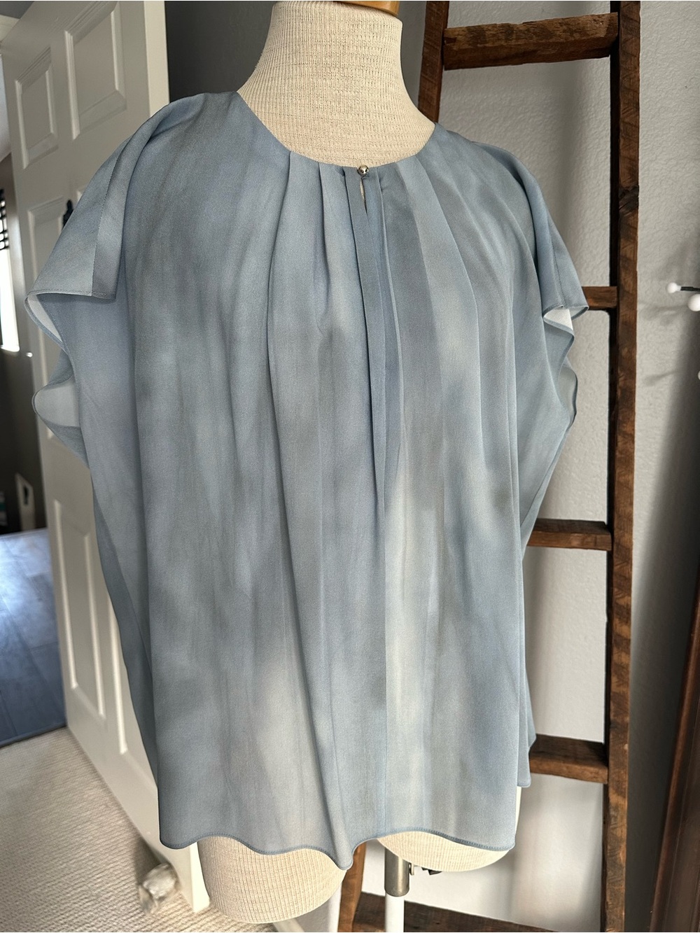 Vince sky blue pleated 100% silk blouse NWT, size large - Picture 3 of 14
